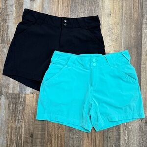 Columbia Women's Black and Turquoise Shorts